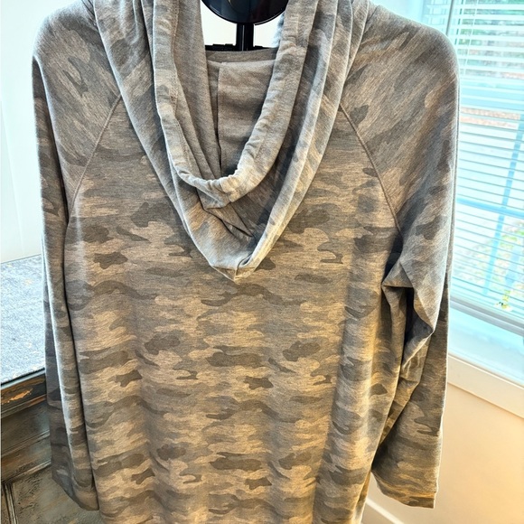 Ink, Love and Peace Women’s Camo Hoodie
NWT, Size 1X - Picture 3 of 4